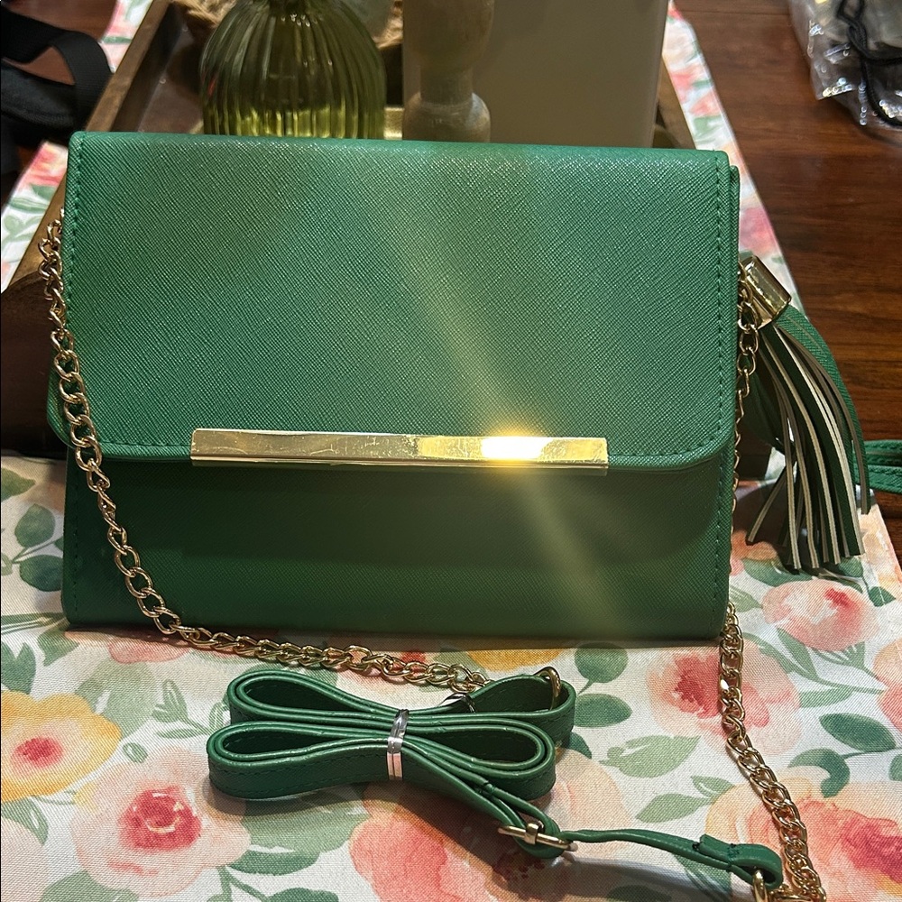 Ardene Elegant Green Crossbody Bag Gold chain strap and trim